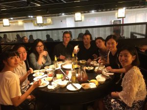 LTL Mandarin School studenten en medewerkers samen uit eten