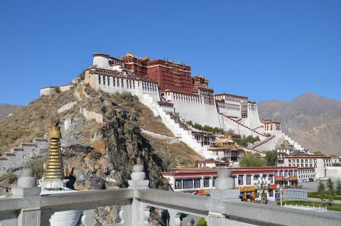 Het Potalapaleis in Lhasa - afgebeeld op Chinees geld